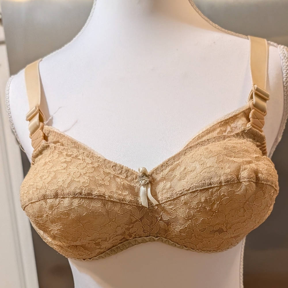 Bullet Bra Vintage Brassiere By Jeunique Made In USA Lace Nude Tan Sz 36C